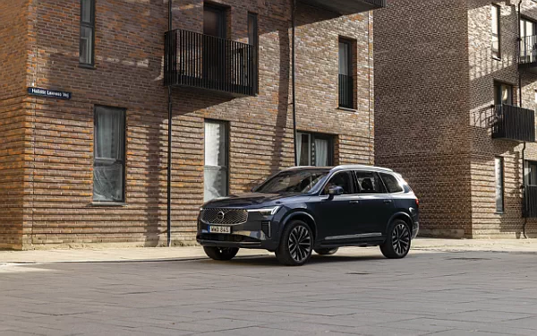   Volvo XC90 B5 AWD - 2024