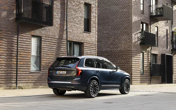   Volvo XC90 B5 AWD - 2024
