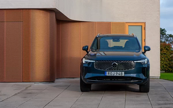   Volvo XC90 B5 AWD - 2024