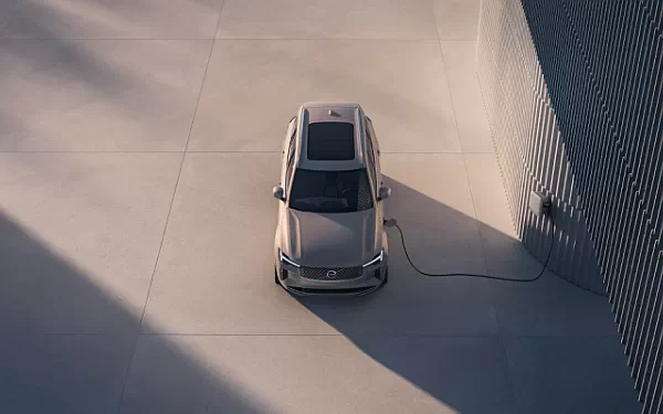   Volvo XC90 T8 Recharge AWD - 2024